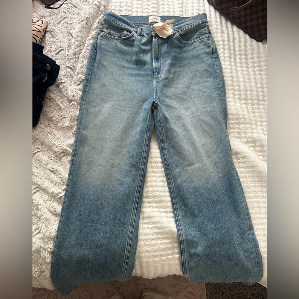 Doen Light Wash Straight-Leg Jeans